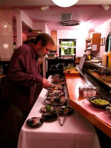 300034_268442143191858_63838909_n